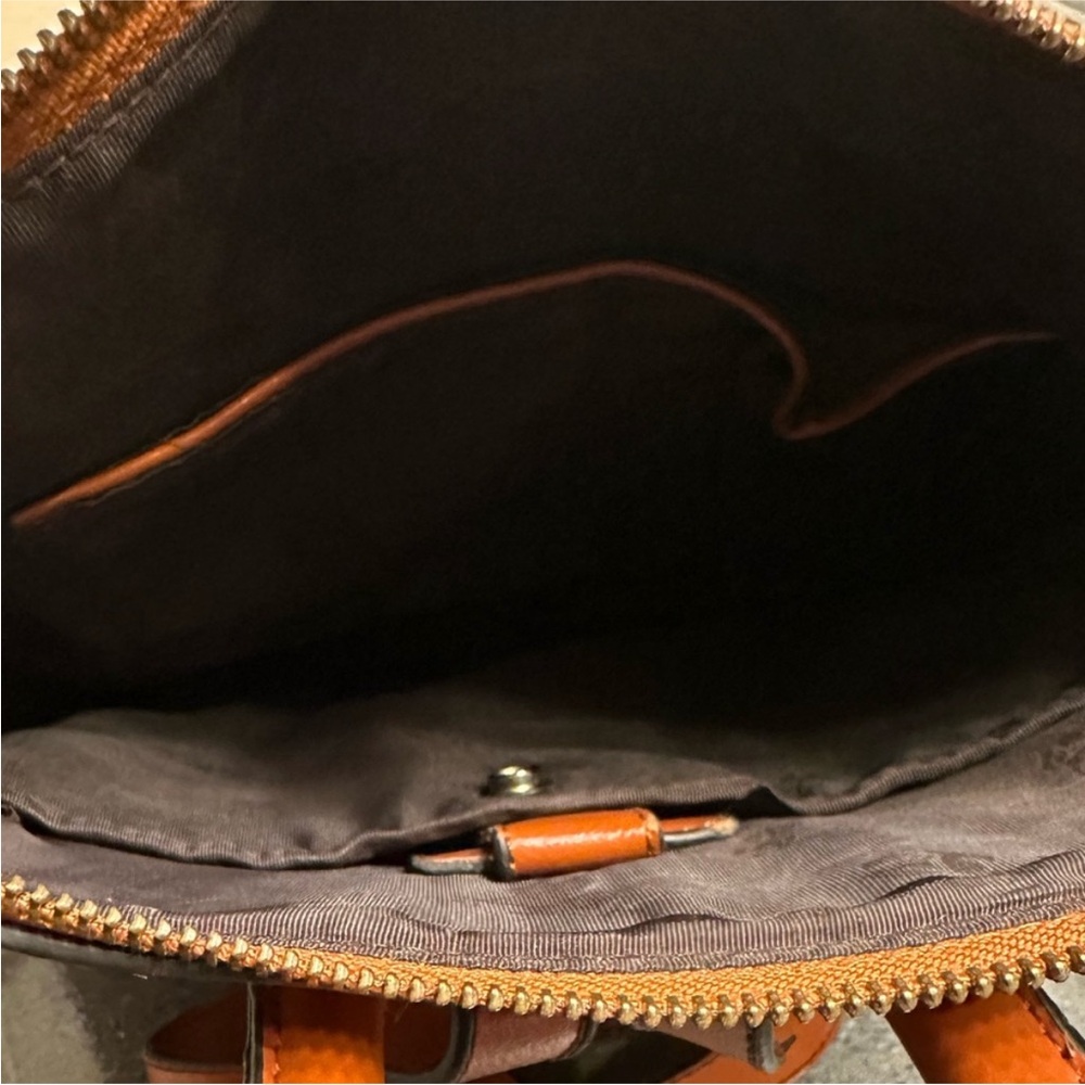 Backpack Structured Leather Design. Comes With De… - image 7